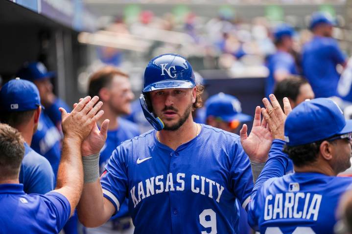 Royals take the series in Toronto with extra inning 7