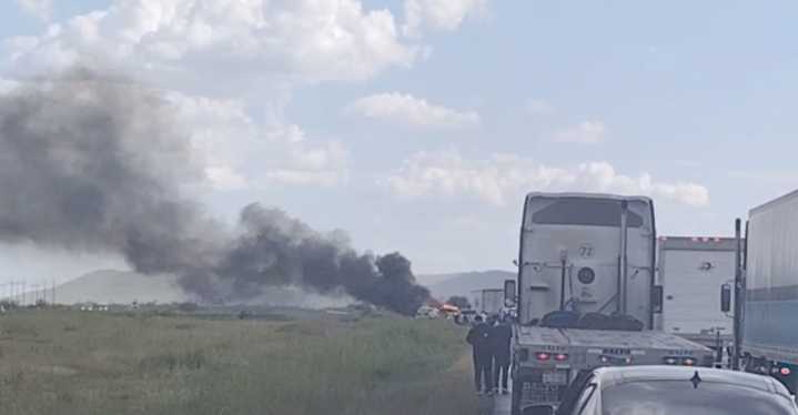 Se incendia camioneta en el km 145 rumbo a Juárez