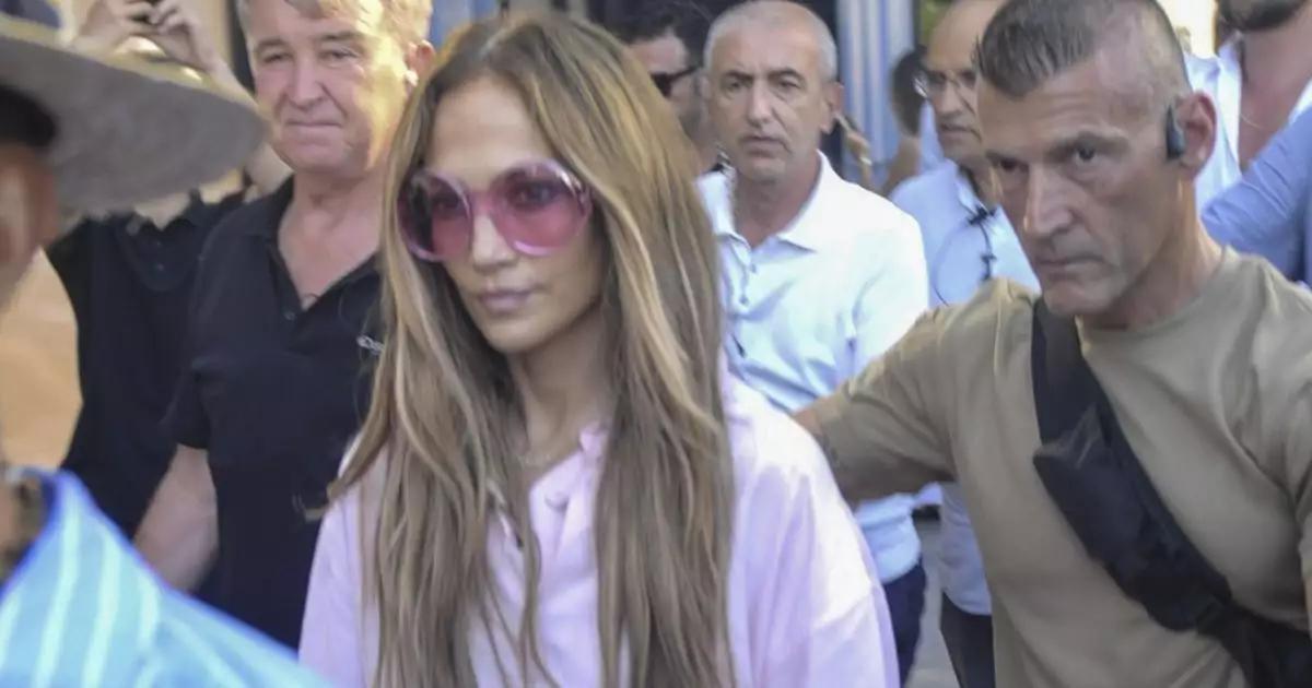 ¿Bochornoso momento para Jennifer Lopez? Le niegan entrada a una tienda Chanel