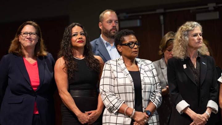 FBI Agrees To Help Locate Texas Democratic Lawmakers Who Fled The State