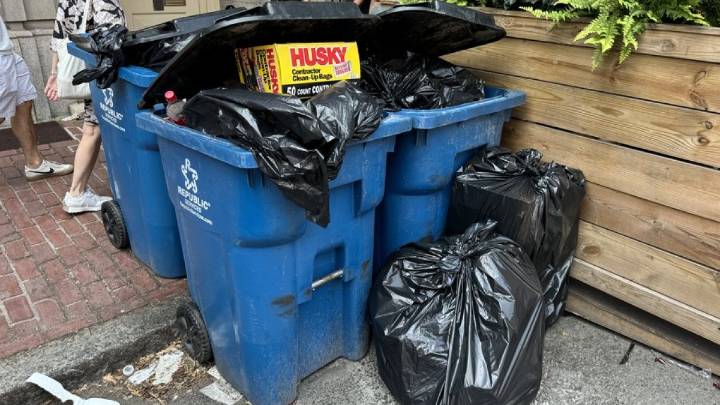 Republic Services meeting with Teamsters over Mass. trash strike