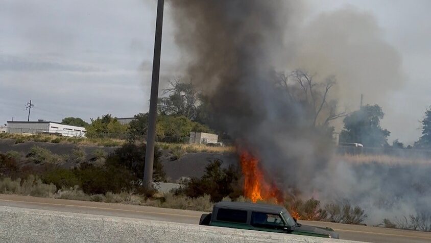 Brush fire starts in between two interstates in Murray