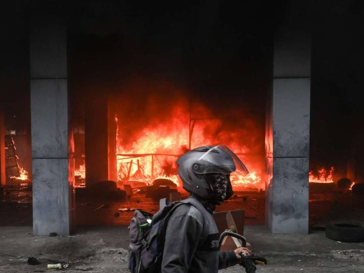 Incendio en Makassar deja tres muertos y aviva protestas en Indonesia