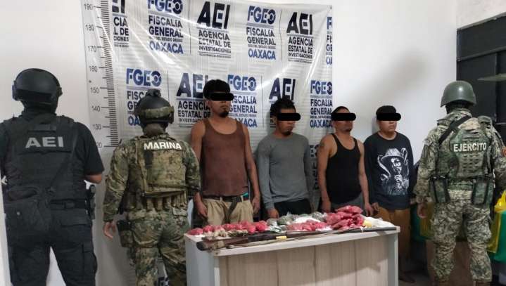 Detienen a 4 personas y aseguran armas y drogas en Santiago Xanica