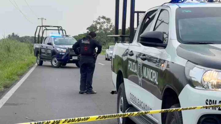 Hallan Cuerpo sin Vida en Carretera Coatzacoalcos-Minatitlán; Presentaba Signos de Violencia