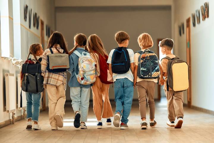 Regreso a clases 2025: ¿A qué hora deberían empezar las clases? El debate sobre el reloj biológico de los estudiantes