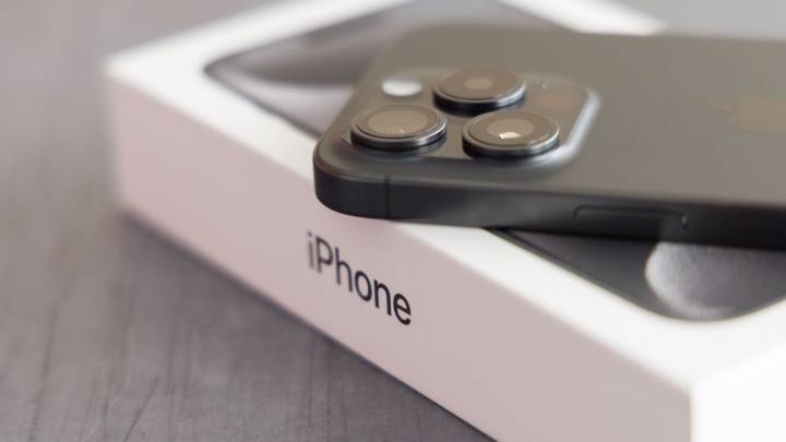 Motorists urged to switch on important iPhone feature now after it saves teen's LIFE