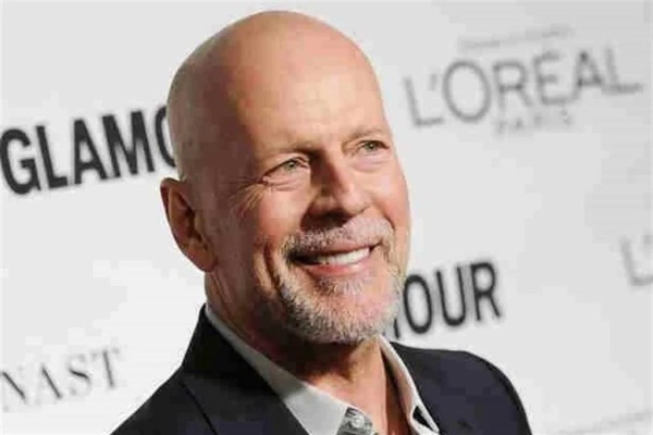 Goza Bruce Willis de buena salud pese a demencia