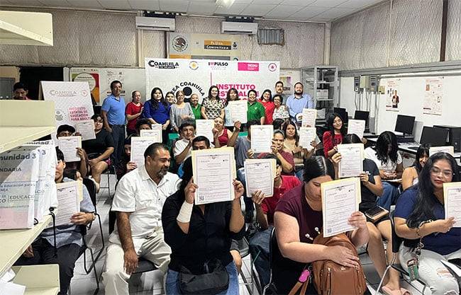 IEEA entrega certificados a 30 personas que concluyeron sus estudios