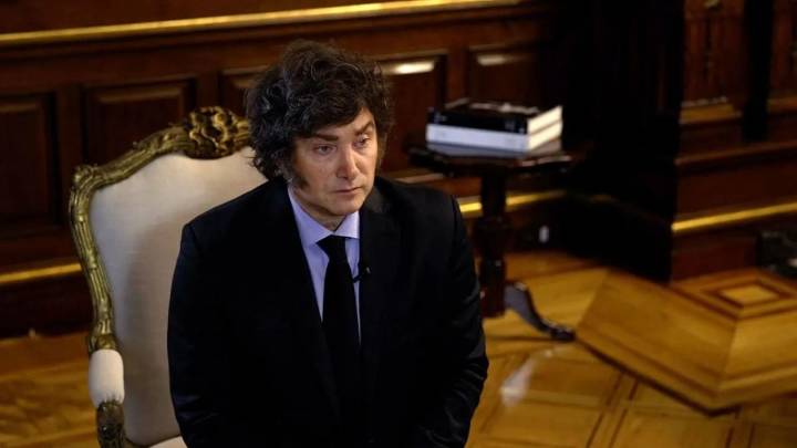 Temen escraches a Milei durante su caravana de campaña
