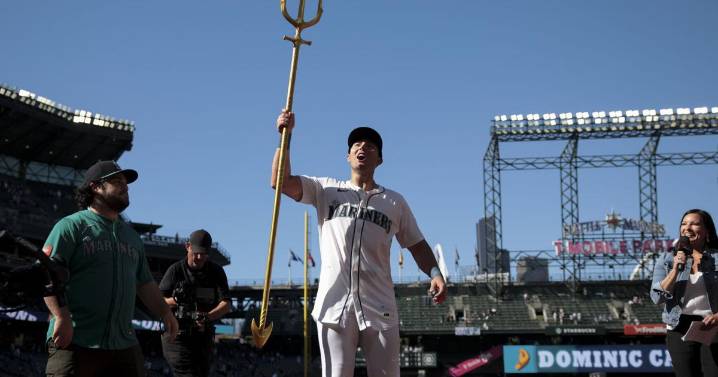 Canzone's walk-off single in 11th completes Mariners' sweep of White Sox