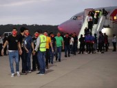 Avión con 319 migrantes deportados desde EE. UU. llegó a Venezuela