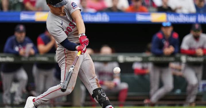 Refsnyder homers in return from IL, Red Sox sweep Orioles with 3
