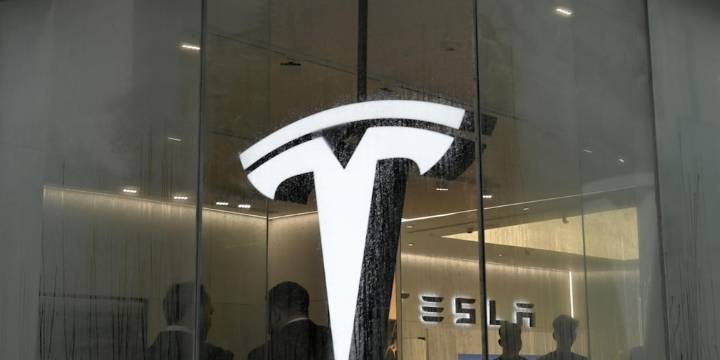 Juicio en Florida contra Tesla: un hacker recuperó evidencia clave de un accidente mortal con Autopilot