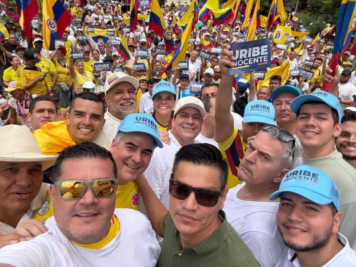 Marcha a favor de Uribe congregó a diversos actores políticos de Ibagué
