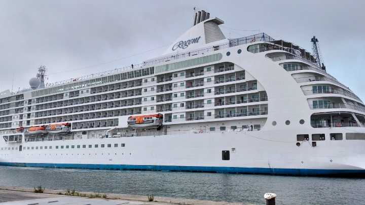 Incendio en un ferry en Italia: la embarcación quedó a la deriva con 155 pasajeros a bordo