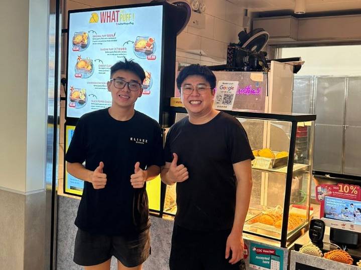 A finance sophomore started a booming side hustle making curry puffs. He hopes to never have to get an office job.