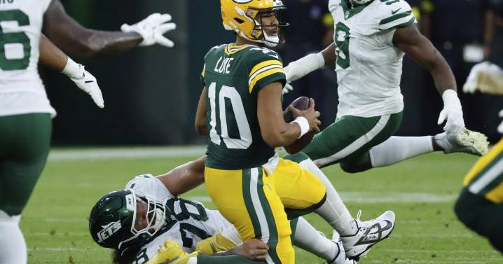 Tuesday's NFL notebook: Packers QB Love out for at least a week