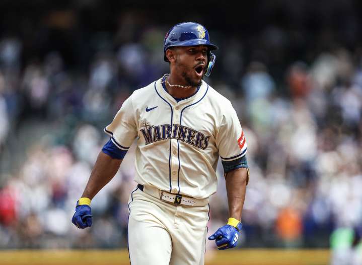 Mariners tag Rangers’ deGrom with three homers