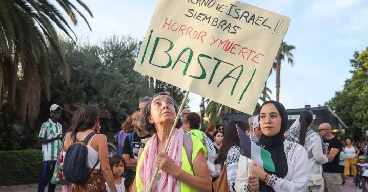 Una caravana solidaria recorre Granada en defensa de Palestina