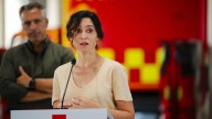 Ayuso critica a un Gobierno "paralizado" que "ve como todo se quema" para "buscar culpables": "No hay que esperar"