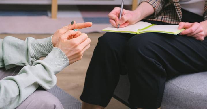 Cinco problemas emocionales frecuentes y cómo abordarlos, según un psicoterapeuta
