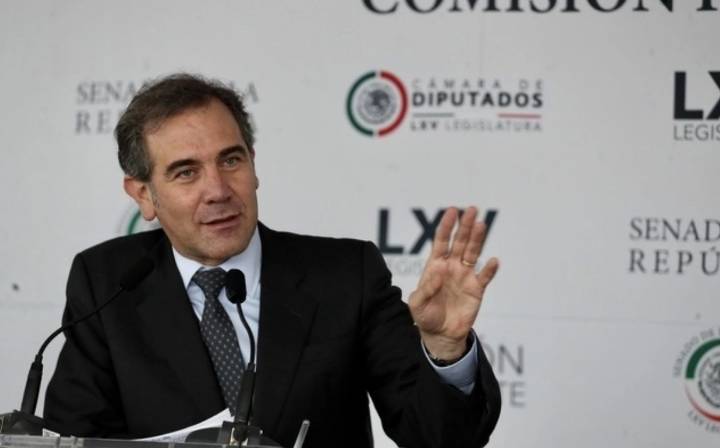 Corte ampara a Lorenzo Córdova contra mención en libros de texto; ordena a SEP reeditarlos