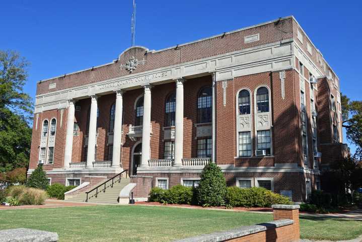 Lonoke County punts decision on tax deal with solar company to build 300 megawatt project