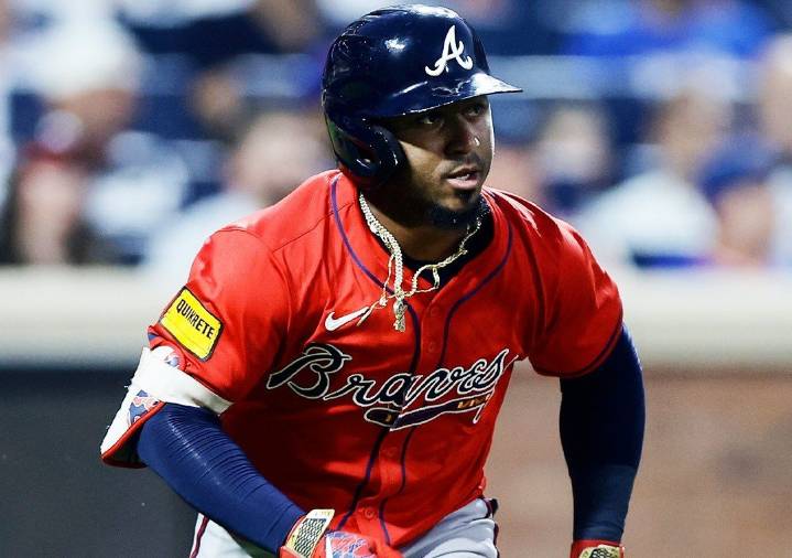 Bateo de Ozzie Albies hizo ganar a Bravos 4