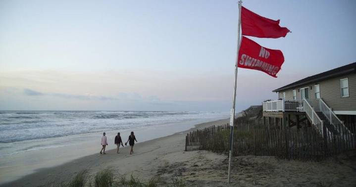Huracán Erin frustran festejos de verano en la costa este de Estados Unidos