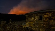 Los incendios arrasan el Macizo Central de Ourense y obligan a desalojar a varios vecinos