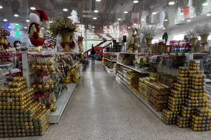 Negocios en Maturín se adelantan y ya exhiben mercancía navideña