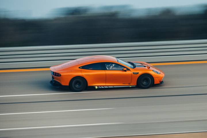 El Mercedes Concept AMG GT XX es el Mercedes C111 del futuro. Y para demostrarlo ha dado la vuelta al mundo a 300 km/h