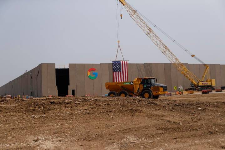 Helix Electric plans to hire 400 people for Cedar Rapids data center work