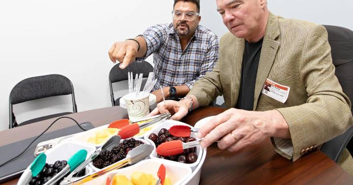 Kaine discusses tariffs, SNAP cuts at visit to Warren County frozen food plant