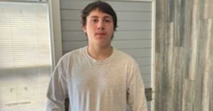 VSP searching for missing juvenile from Pownal