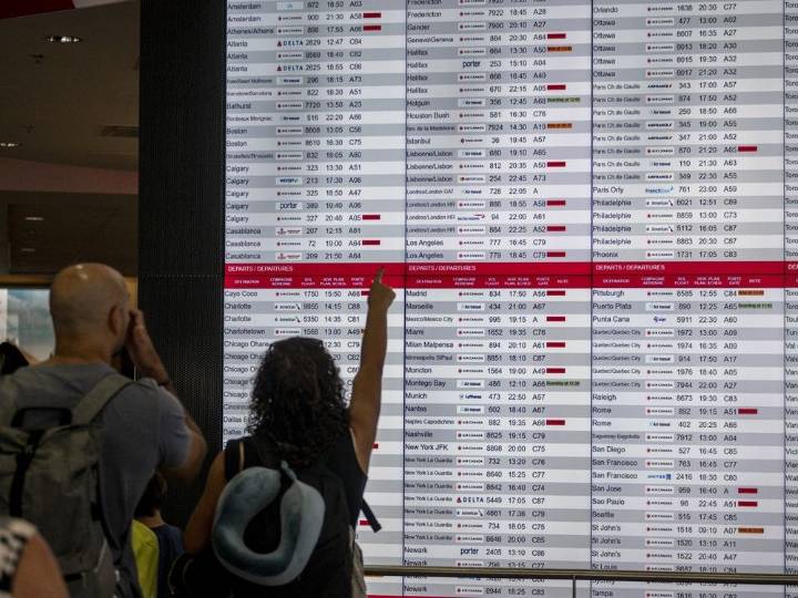 Air Canada flight attendants go on strike, planes grounded