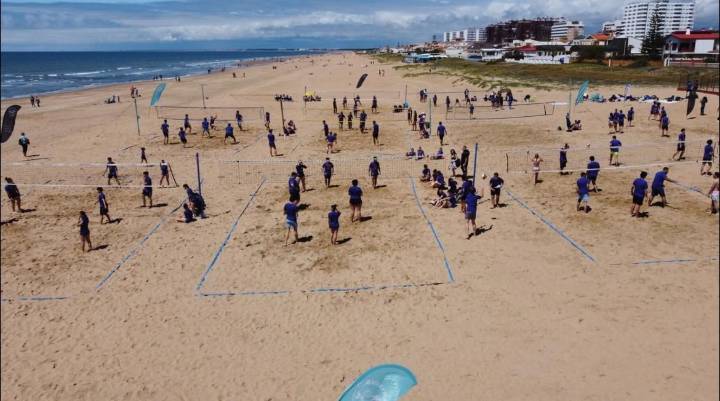 Punta Umbría acoge un nuevo torneo de vóley playa para todos los niveles que cuenta con llamativos premios