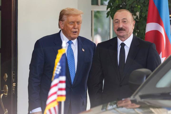 Armenia y Azerbaiyán firman ante Donald Trump un acuerdo para poner fin a su conflicto