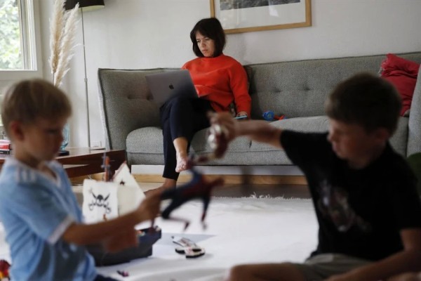 Dedican mujeres 21.5 horas más trabajo no remunerado