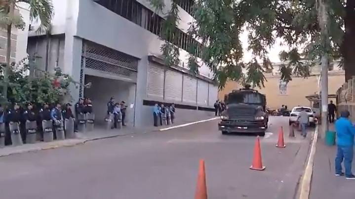 Bajo fuerte resguardo amanecen instalaciones del CNE ante inicio de recepción de ofertas para TREP