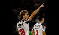 Monterrey golea al Necaxa y es líder; Canales marca gol olímpico