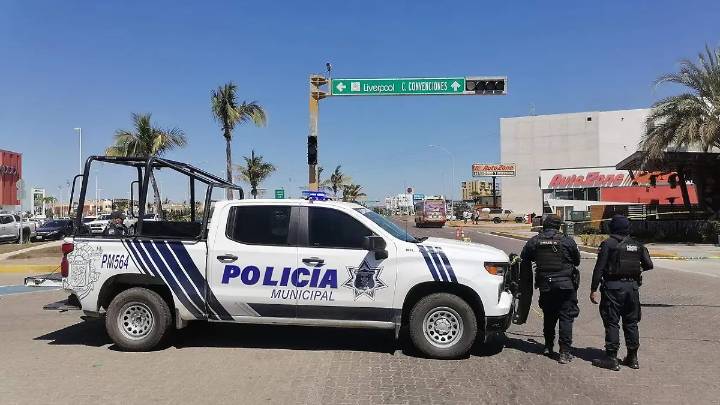 Atacan patrulla en Mazatlán con artefacto explosivo