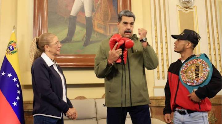 Presidente Maduro recibió con honores al Campeón Mundial de boxeo Carlos Cañizales
