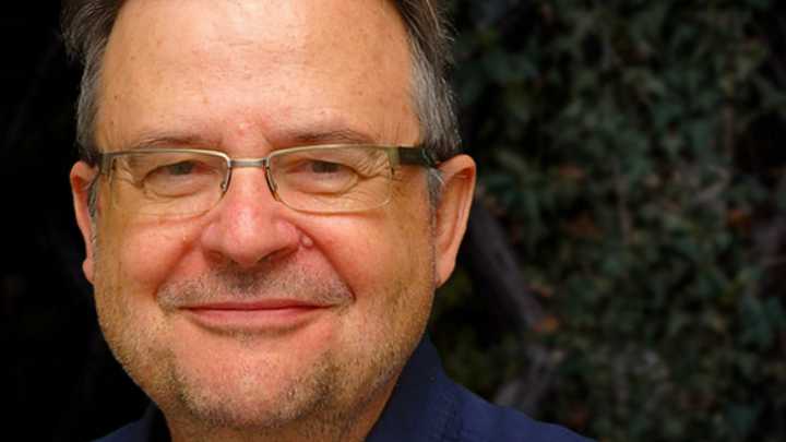 Antonio Sitges-Serra, catedrático de cirugía: «Si usted está bien, no vaya al médico; generamos pacientes donde no los hay»