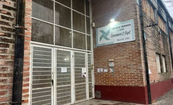 Suspendieron las clases en una escuela de Rosario por múltiples robos: "A la deriva"