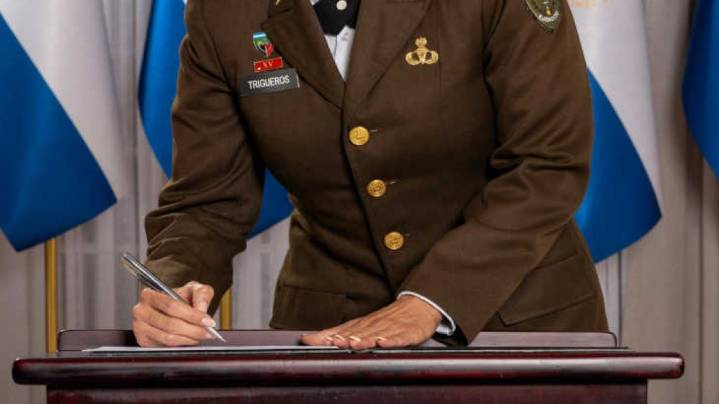 Cómo son las estrictas reglas de la nueva ministra de El Salvador que busca “fortalecer la disciplina” en las escuelas públicas
