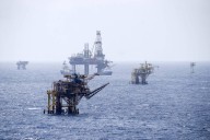 Irrumpe comando armado en plataforma de Pemex en Campeche