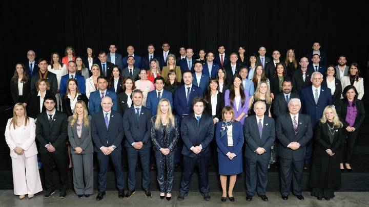 Javier Milei posó junto a sus candidatos nacionales con la mira en octubre