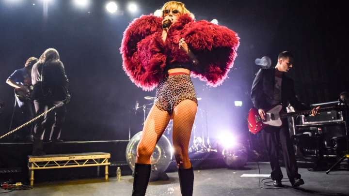 Suki Waterhouse, Carl Barât Play the Libertines' ‘Can’t Stand Me Now’
